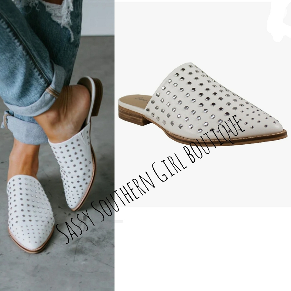 🆕⭐ White studed cowgirl mule slides